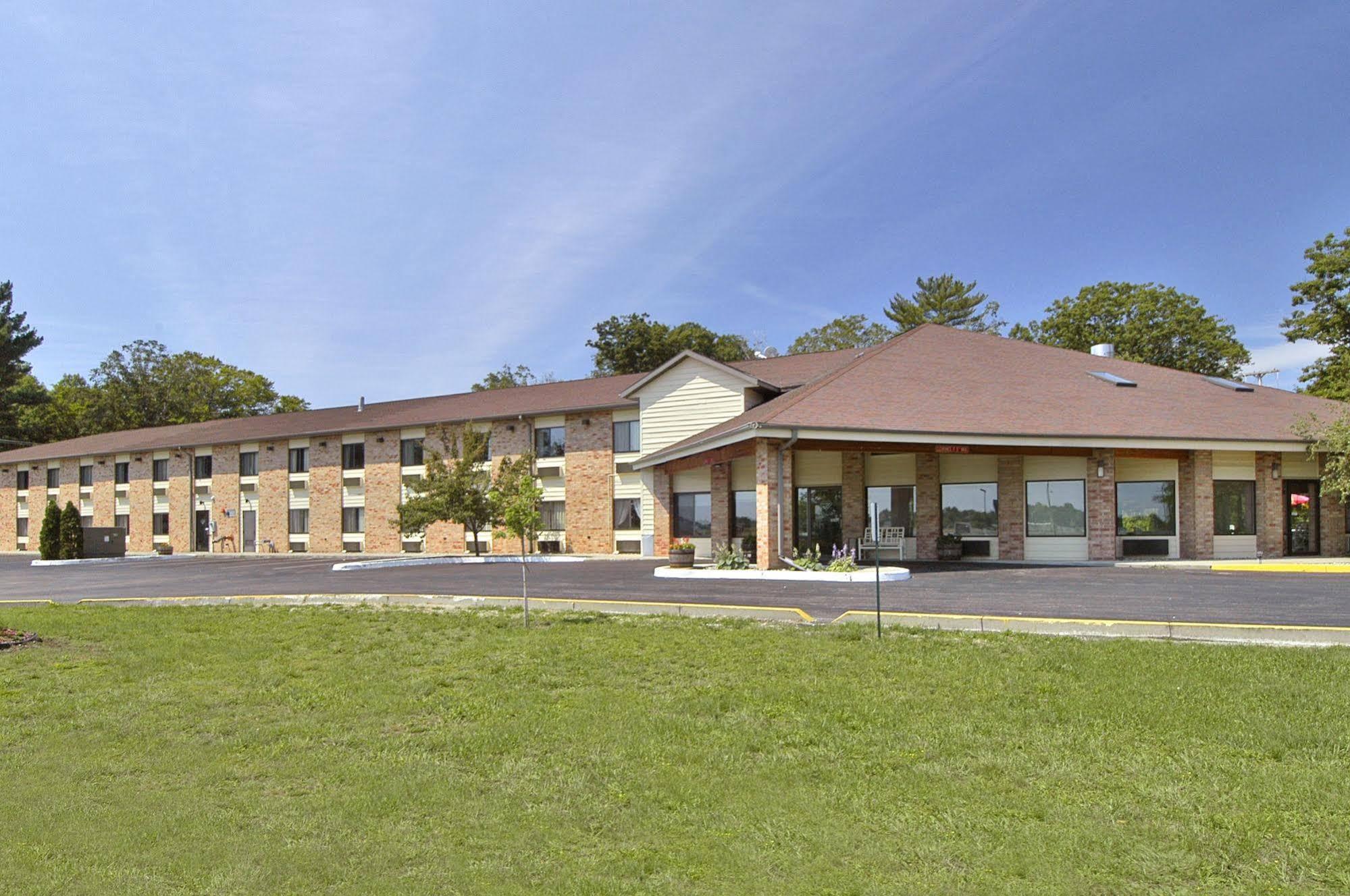 Hotel Baymont By Wyndham Muskegon Exterior foto