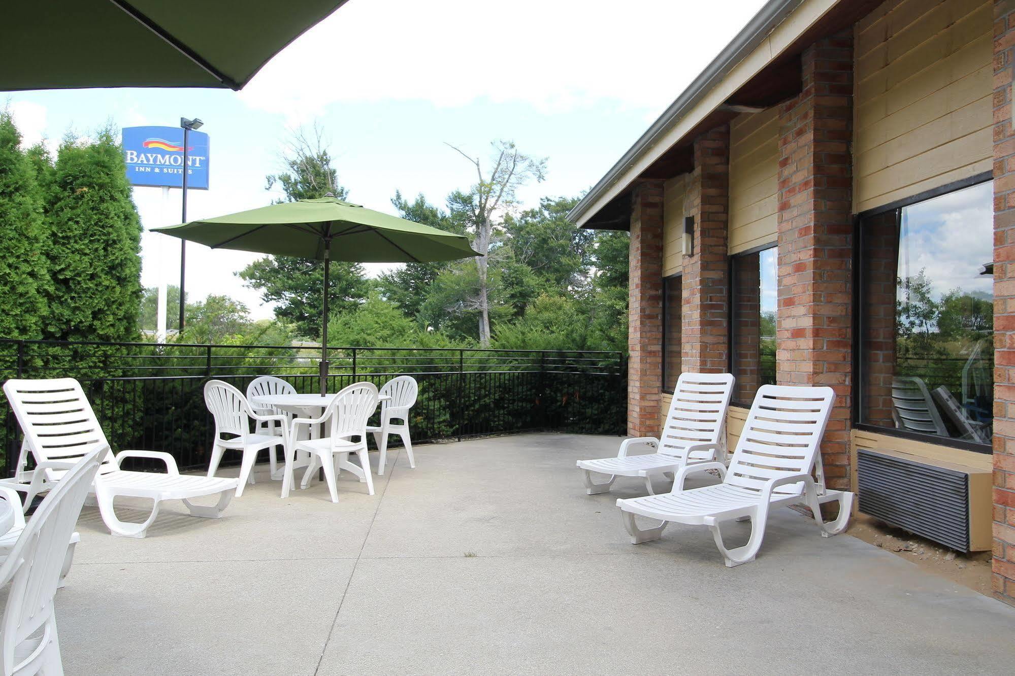 Hotel Baymont By Wyndham Muskegon Exterior foto